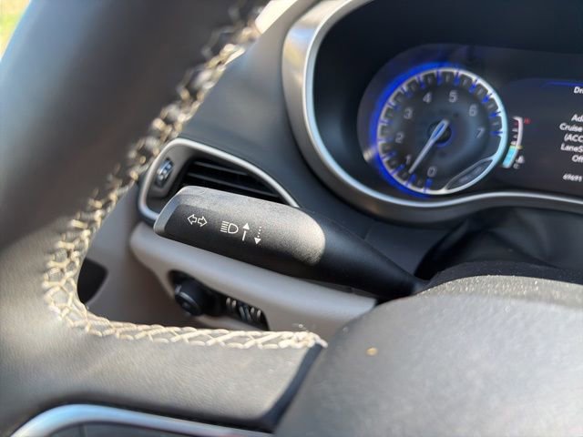 Used 2023 Chrysler Pacifica Touring-L image 48