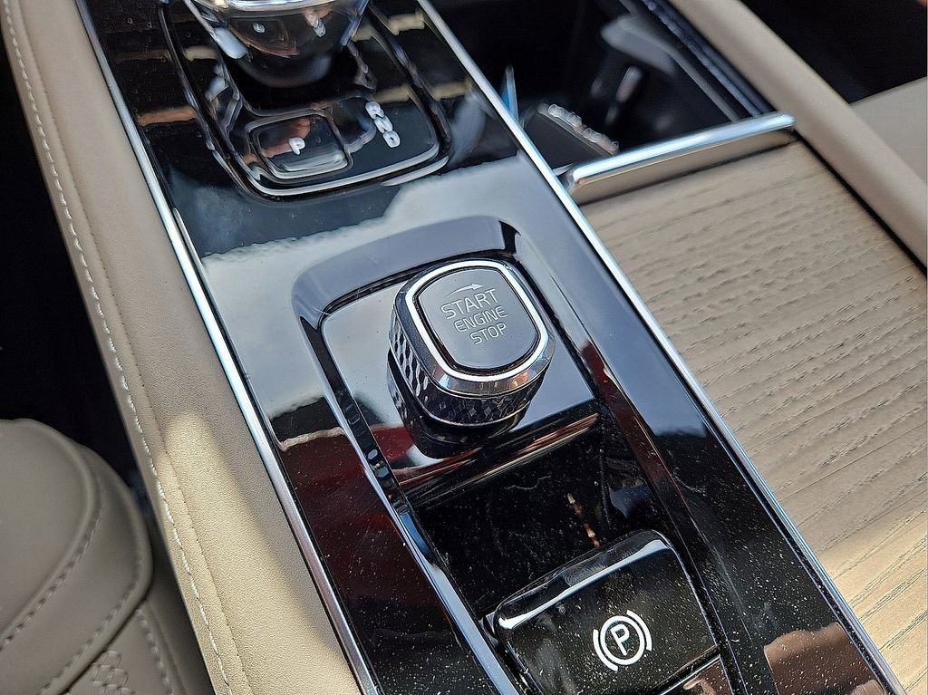 New 2026 Volvo XC90 B6 Plus w/ Protection Package Premier image 30