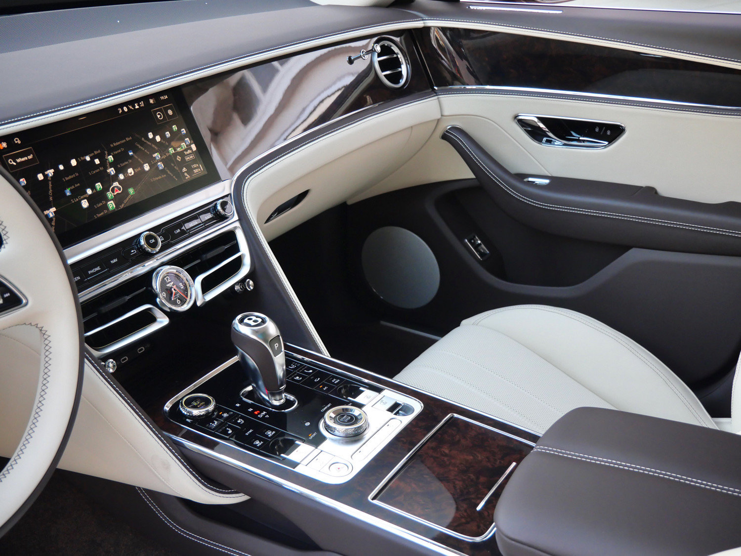 New 2026 Bentley Flying Spur V8 AWD/4WD image 15
