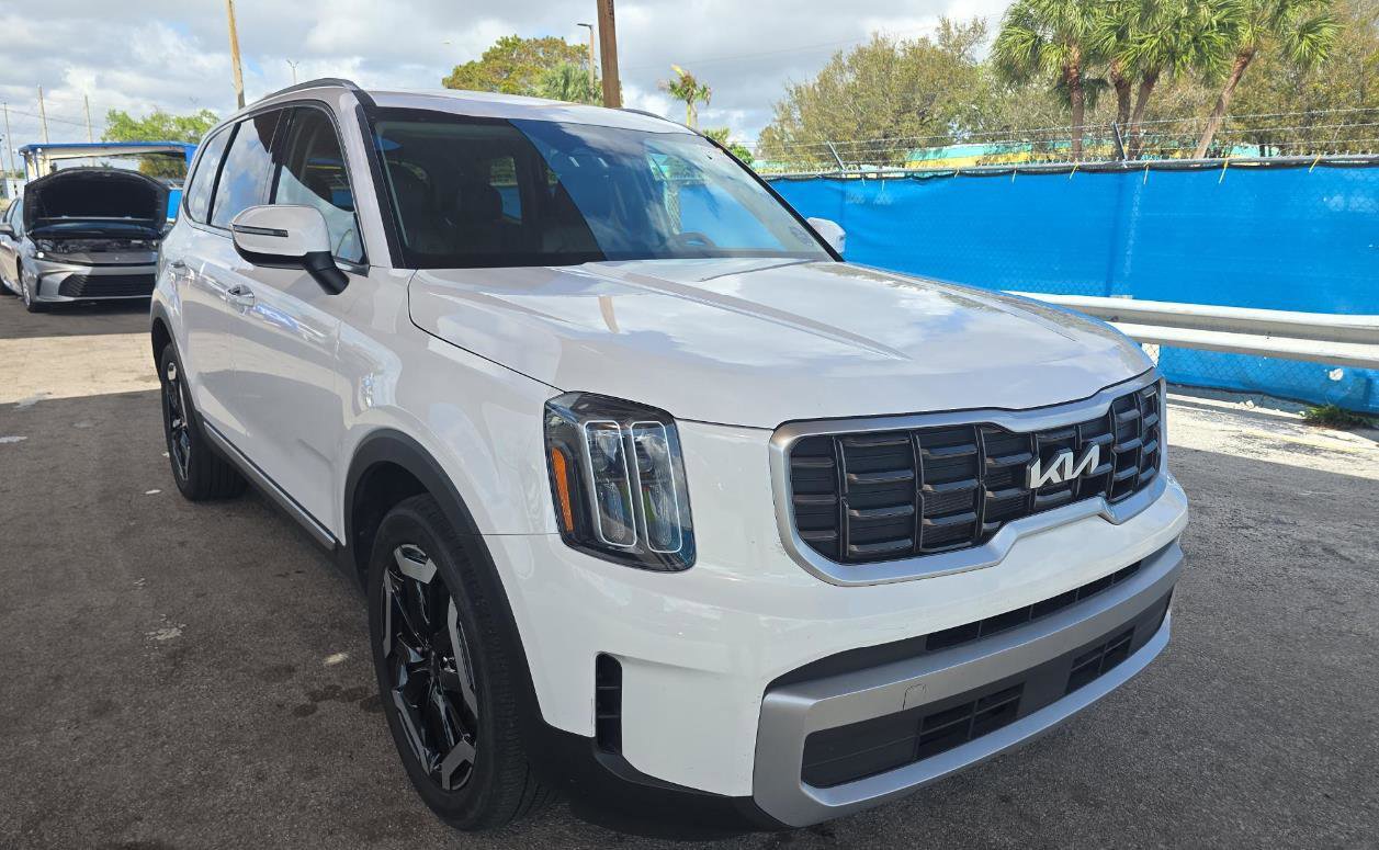 Used 2025 Kia Telluride S image 1