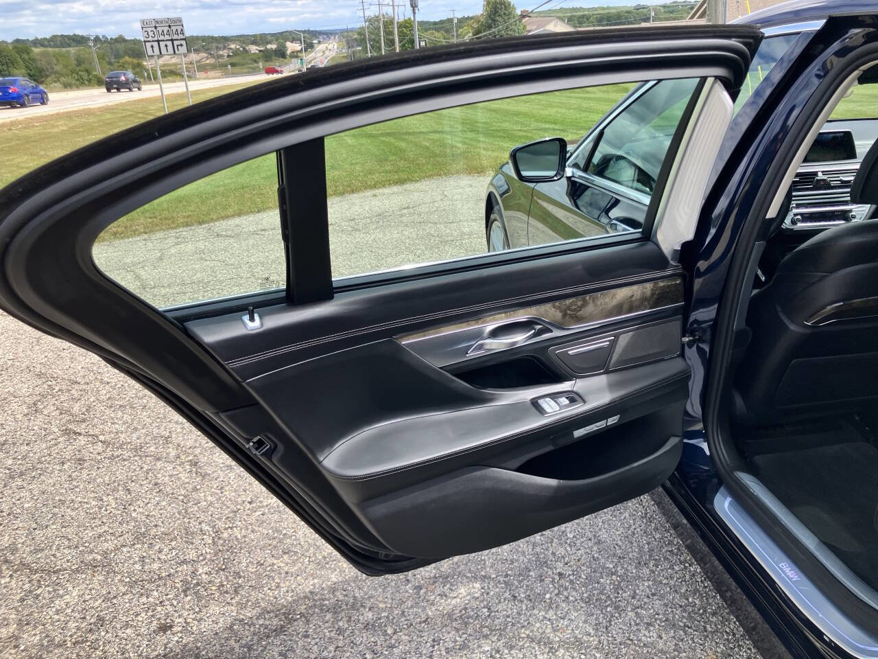 Used 2016 BMW 750i xDrive image 17