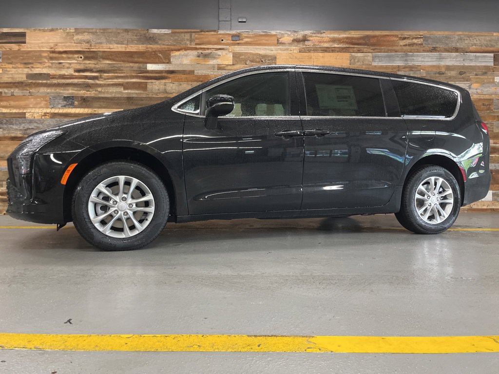 New 2027 Chrysler Pacifica Select AWD/4WD image 17
