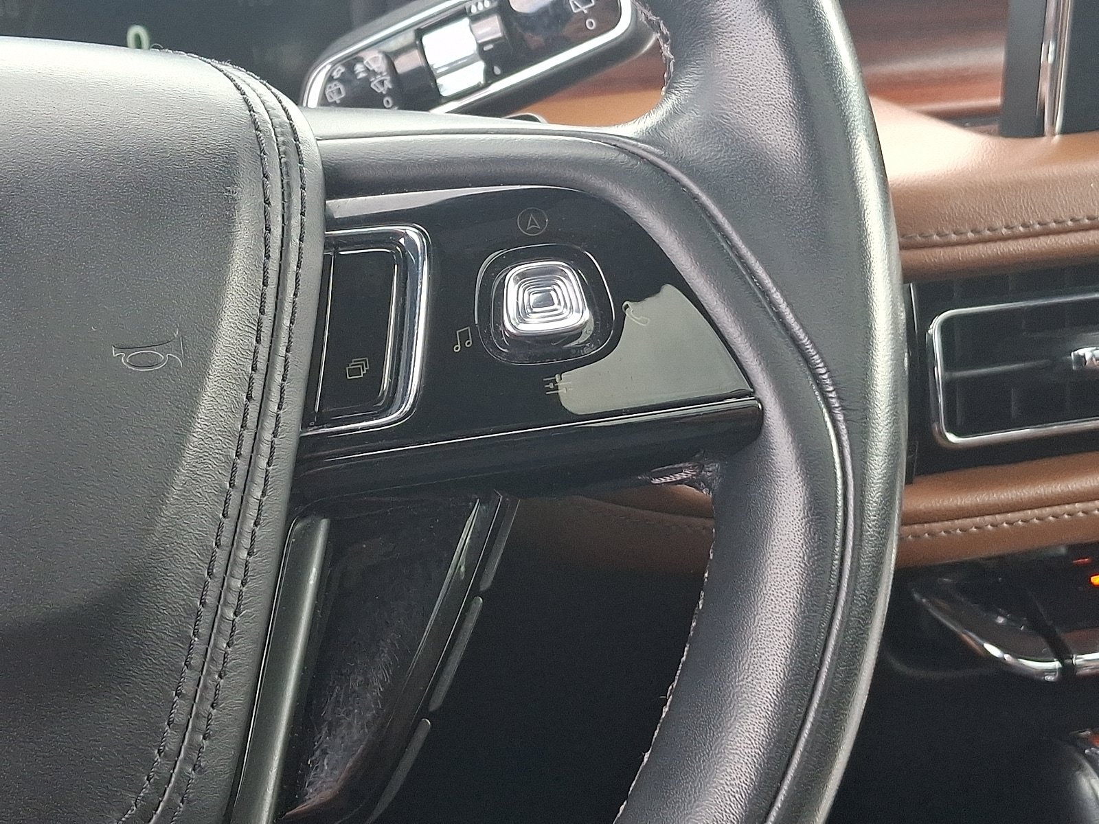 Used 2023 Lincoln Aviator Reserve w/ Equipment Group 201A AWD/4WD image 24