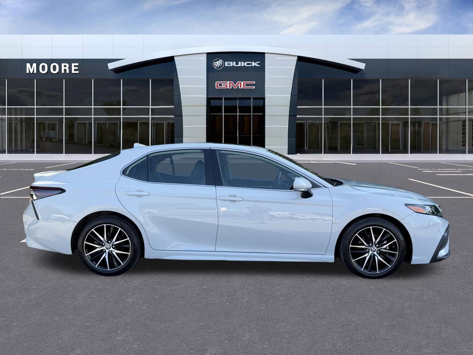 Used 2024 Toyota Camry SE w/ Convenience Package FWD image 2