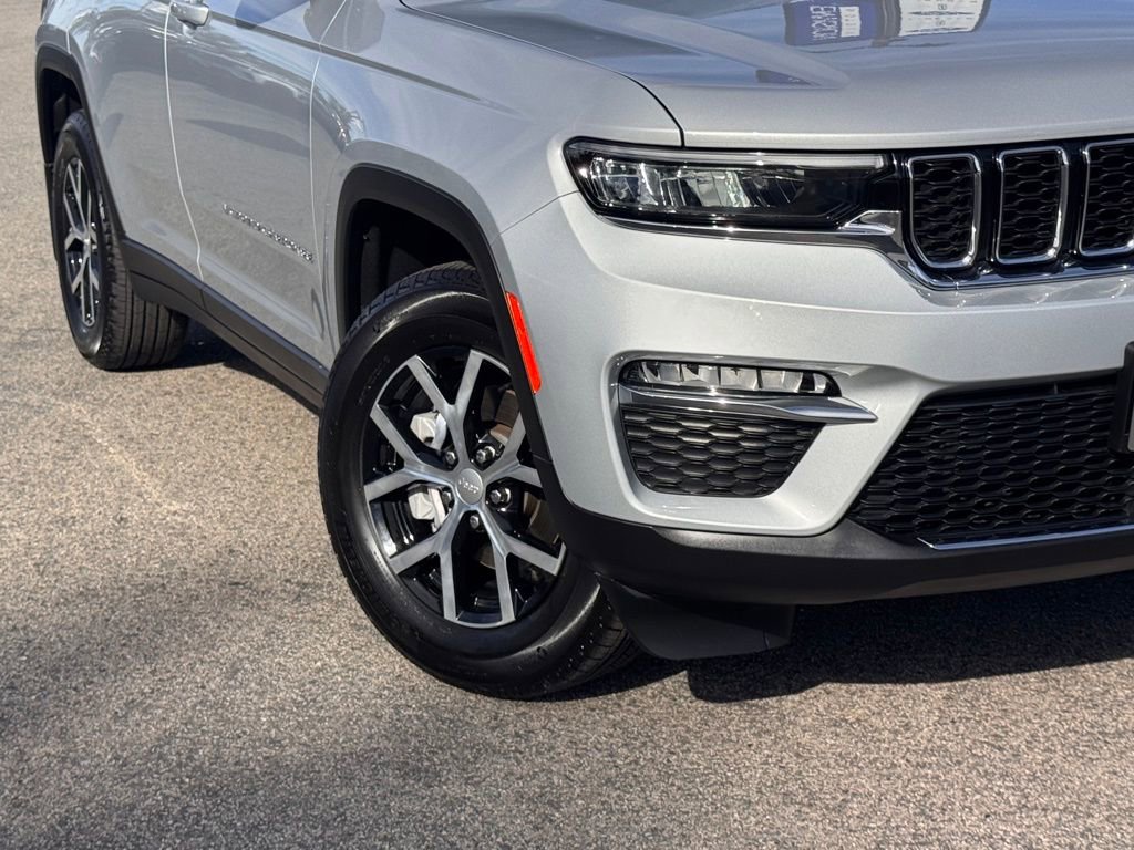 Used 2023 Jeep Grand Cherokee Limited w/ MOPAR Finishing Package image 4