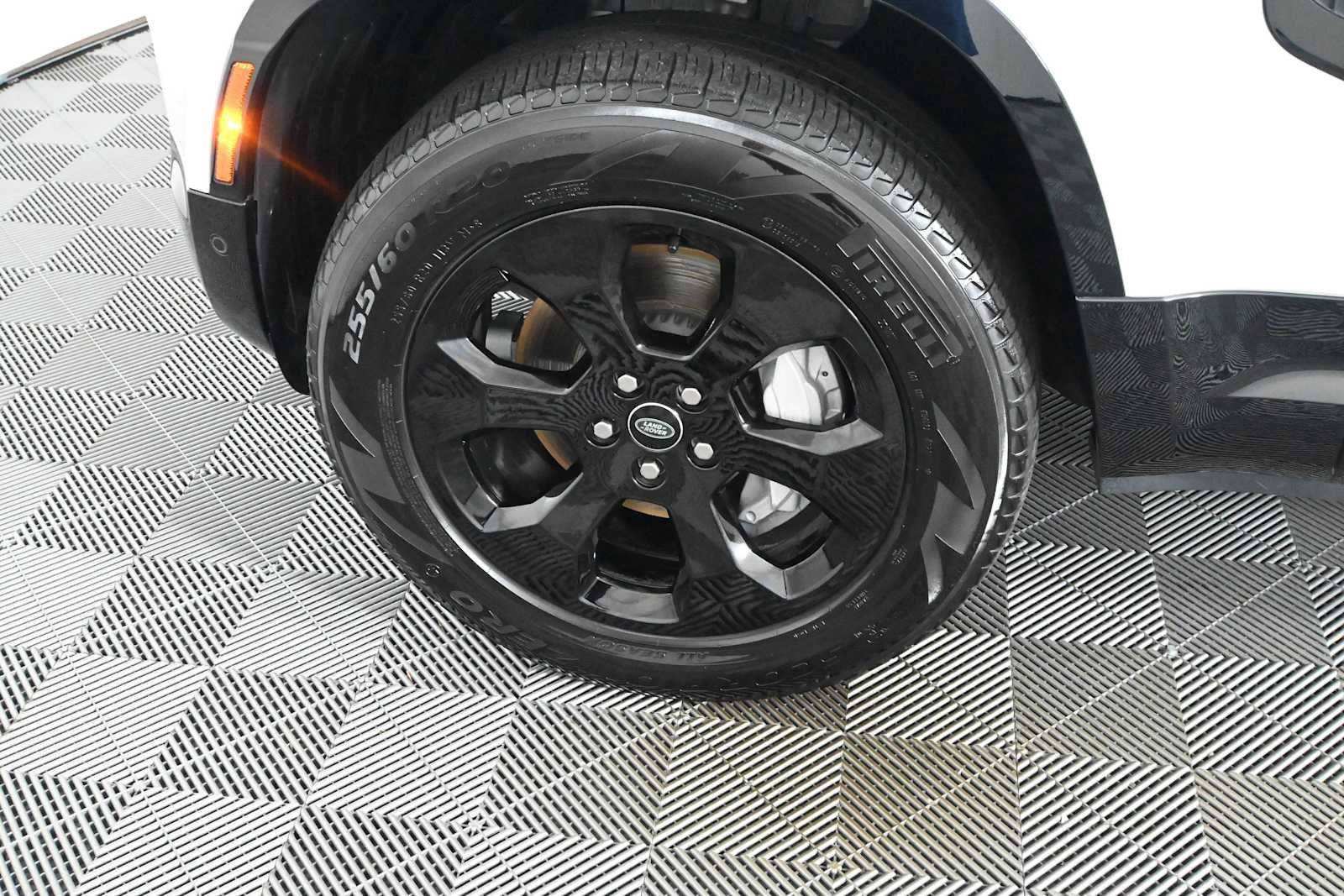 Used 2022 Land Rover Defender 110 X-Dynamic SE AWD/4WD image 6