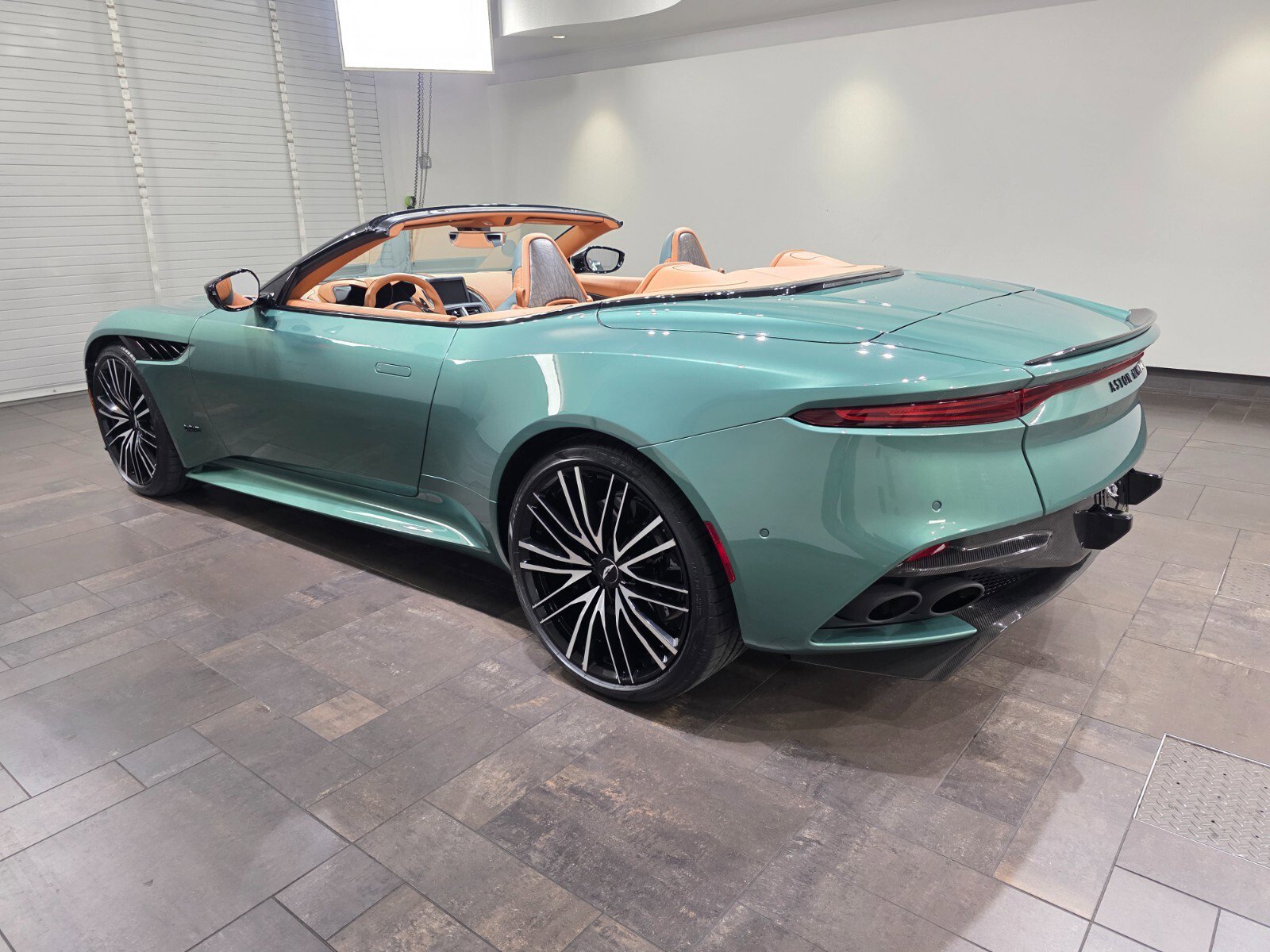 Used 2023 Aston Martin DBS Superleggera Volante image 2