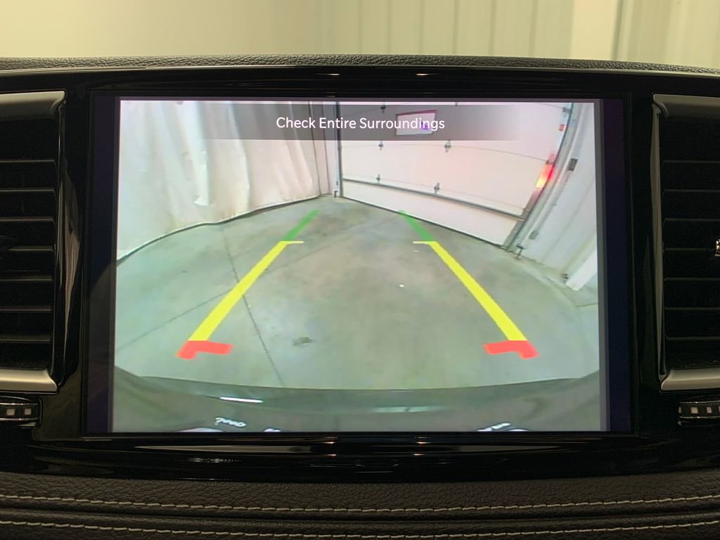 Used 2025 Chrysler Pacifica Limited image 8