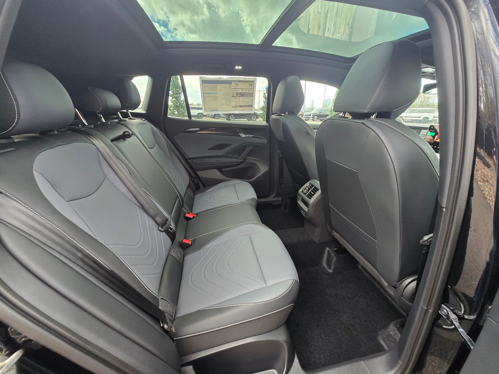 New 2026 Volkswagen Tiguan SE R-Line FWD image 11