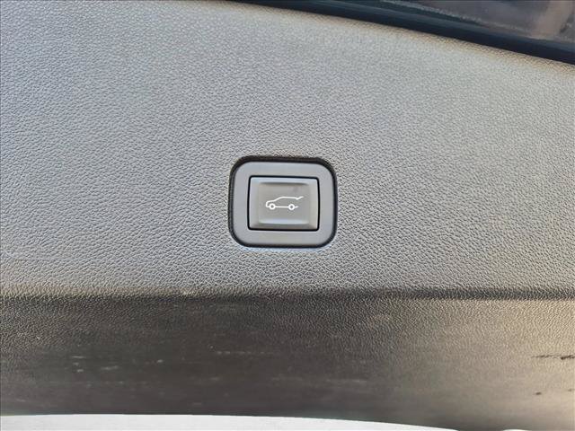 Used 2025 Cadillac XT6 Luxury FWD image 7