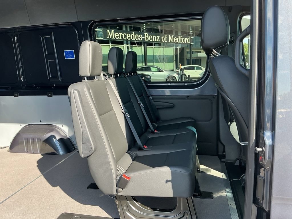 Used 2025 Mercedes-Benz Sprinter 2500 image 19
