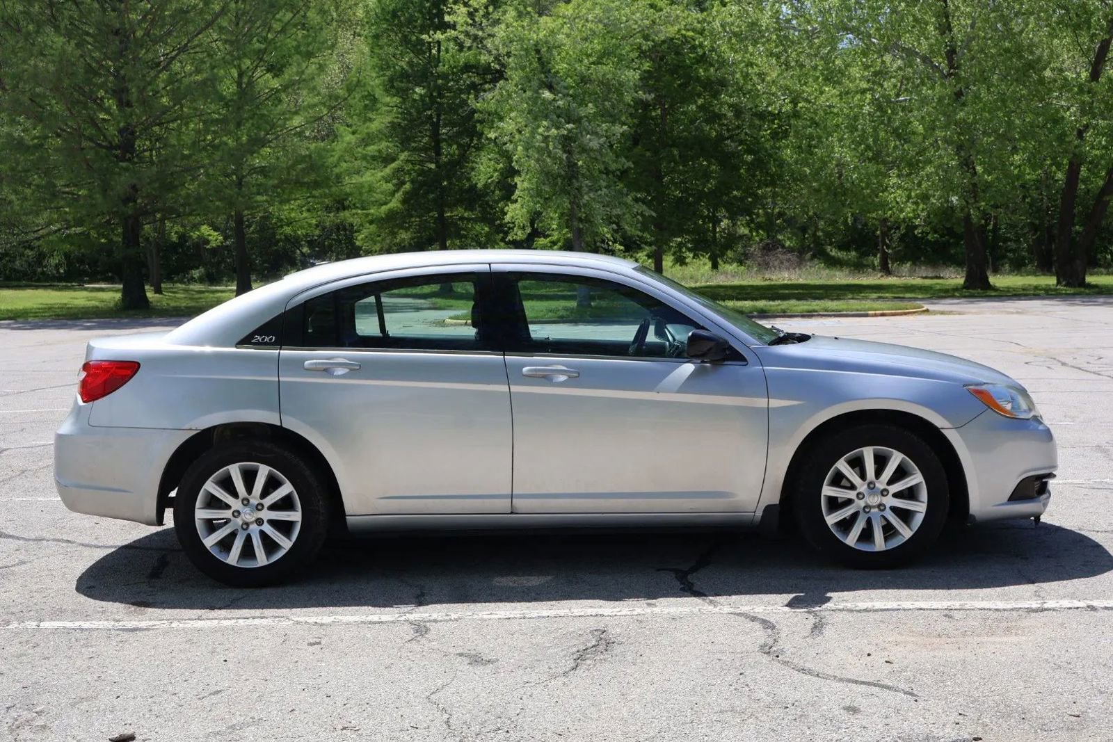 Used 2012 Chrysler 200 Touring FWD image 3