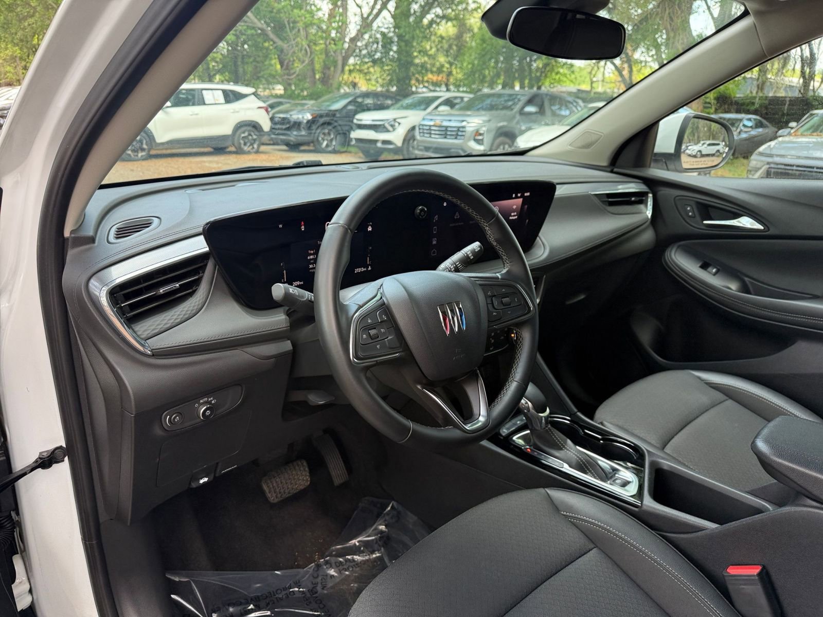 Used 2025 Buick Encore GX Preferred FWD image 30