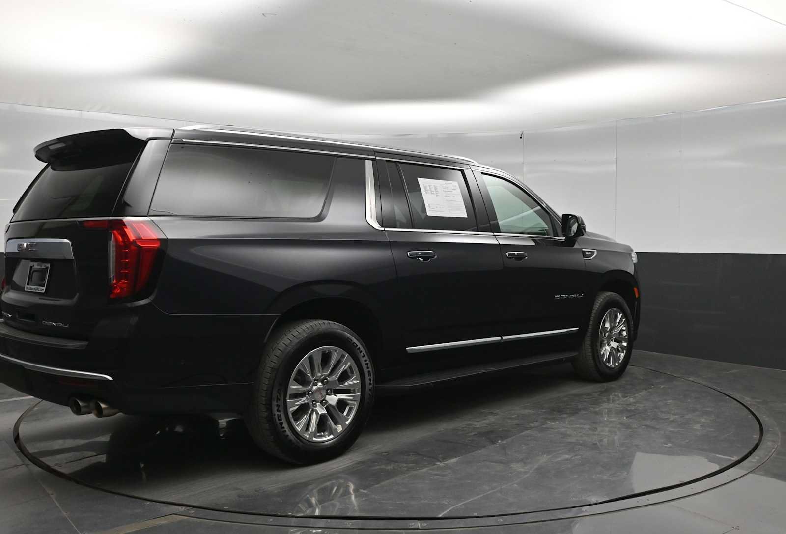 Used 2024 GMC Yukon XL Denali w/ Advanced Technology Package AWD/4WD image 7