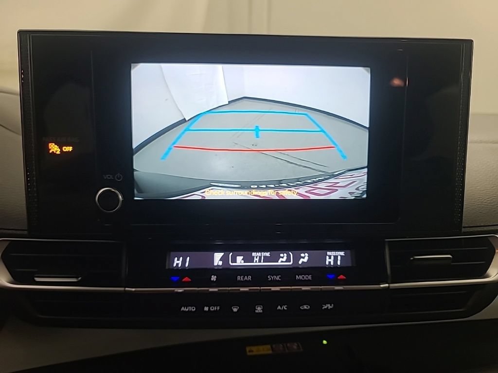 Used 2025 Toyota Sienna LE FWD image 37