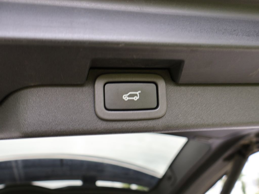 Used 2019 Land Rover Discovery SE AWD/4WD image 18
