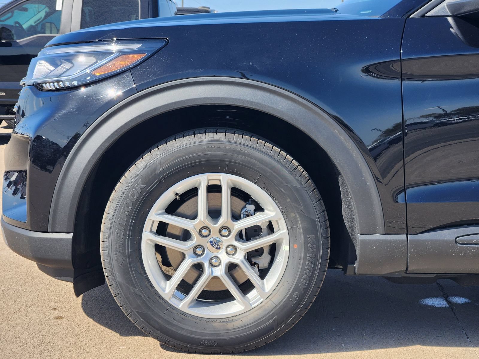 New 2027 Ford Explorer Active RWD image 9