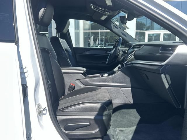 Used 2023 Jeep Grand Cherokee L Altitude AWD/4WD image 18