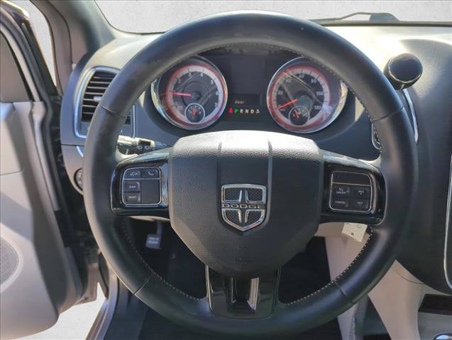 Used 2017 Dodge Grand Caravan SXT FWD image 13