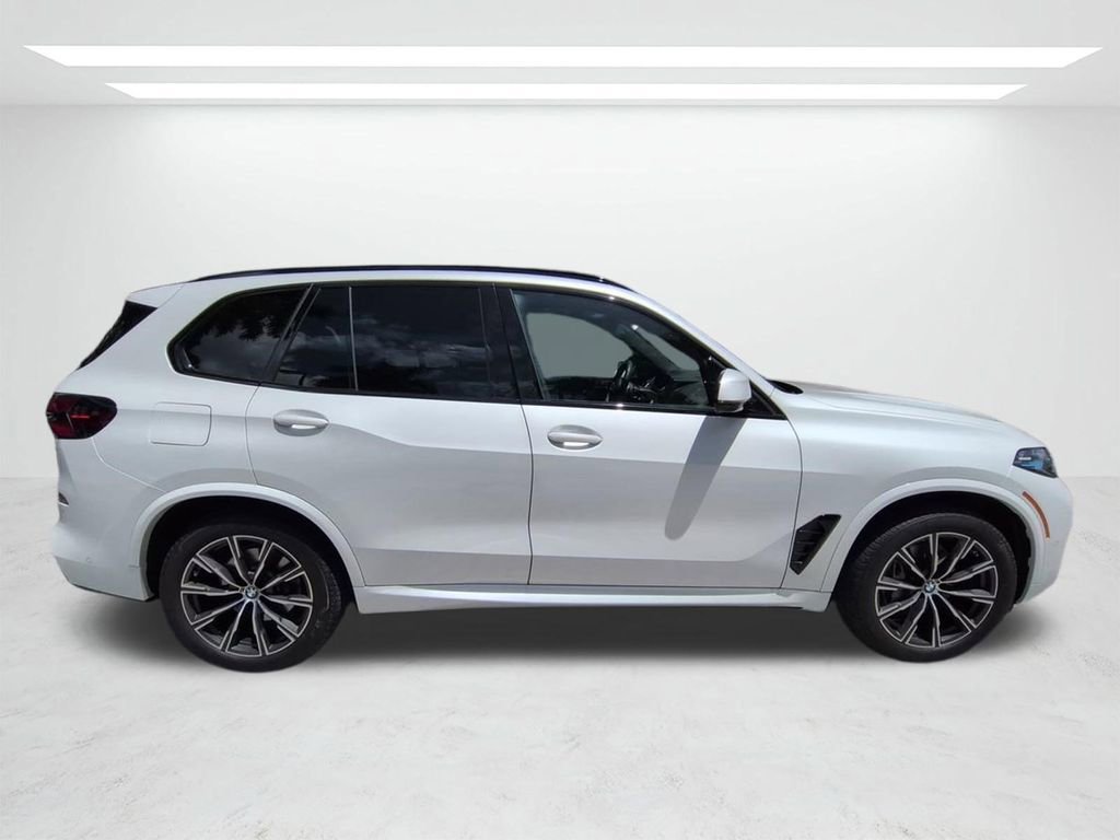New 2026 BMW X5 xDrive40i w/ M Sport Package AWD/4WD image 3