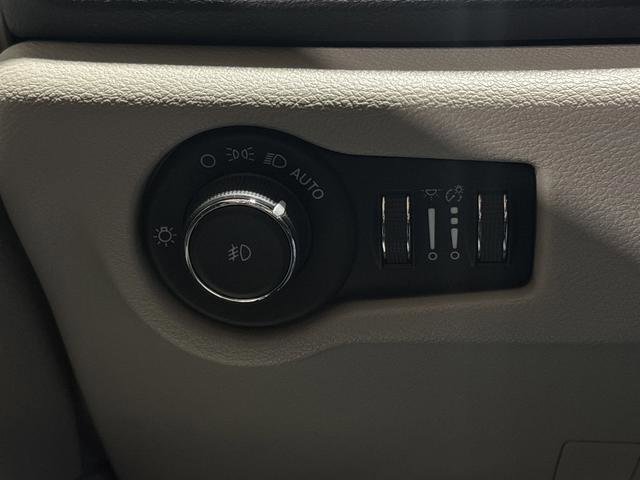 Used 2020 Chrysler Pacifica Touring-L image 21