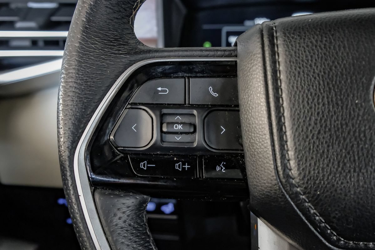 Used 2023 Toyota Sequoia Capstone AWD/4WD image 16