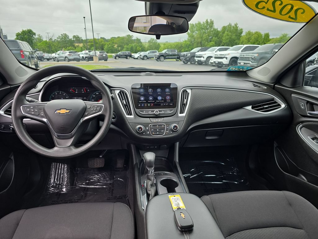 Certified 2025 Chevrolet Malibu LT FWD image 11