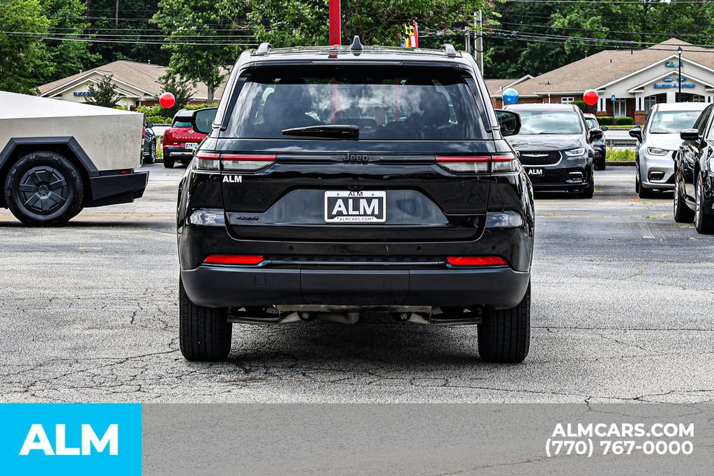 Used 2025 Jeep Grand Cherokee Altitude AWD/4WD image 11