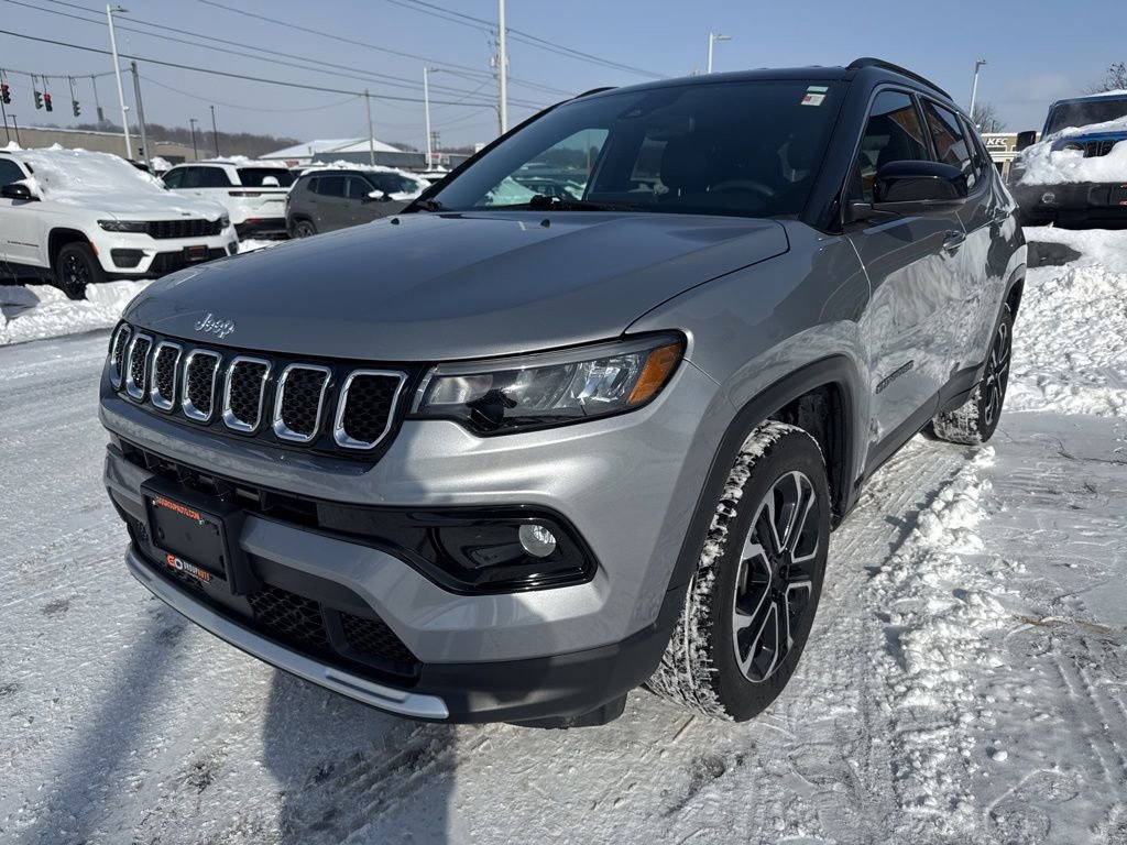 Used 2023 Jeep Compass Limited image 3