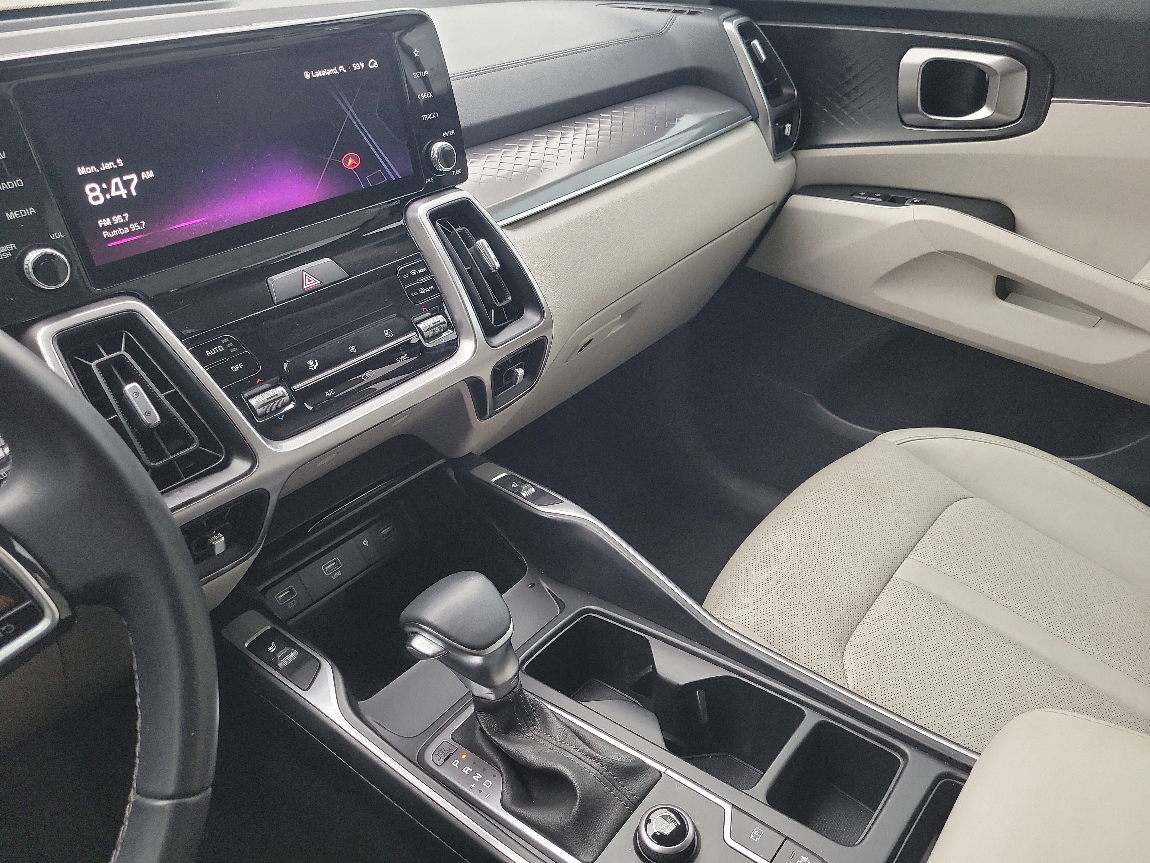 Used 2023 Kia Sorento S image 22