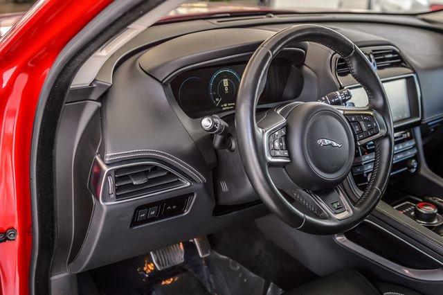 Used 2018 Jaguar F-PACE R-Sport image 25