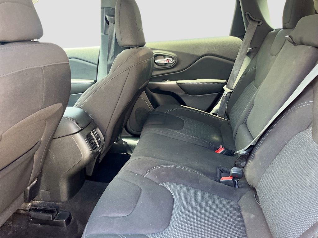 Used 2021 Jeep Cherokee Latitude FWD image 23