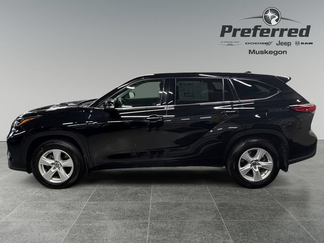 Used 2020 Toyota Highlander LE AWD/4WD image 9