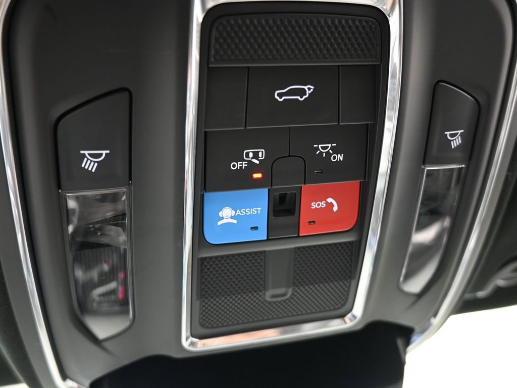 Used 2024 Jeep Wagoneer 2WD image 32