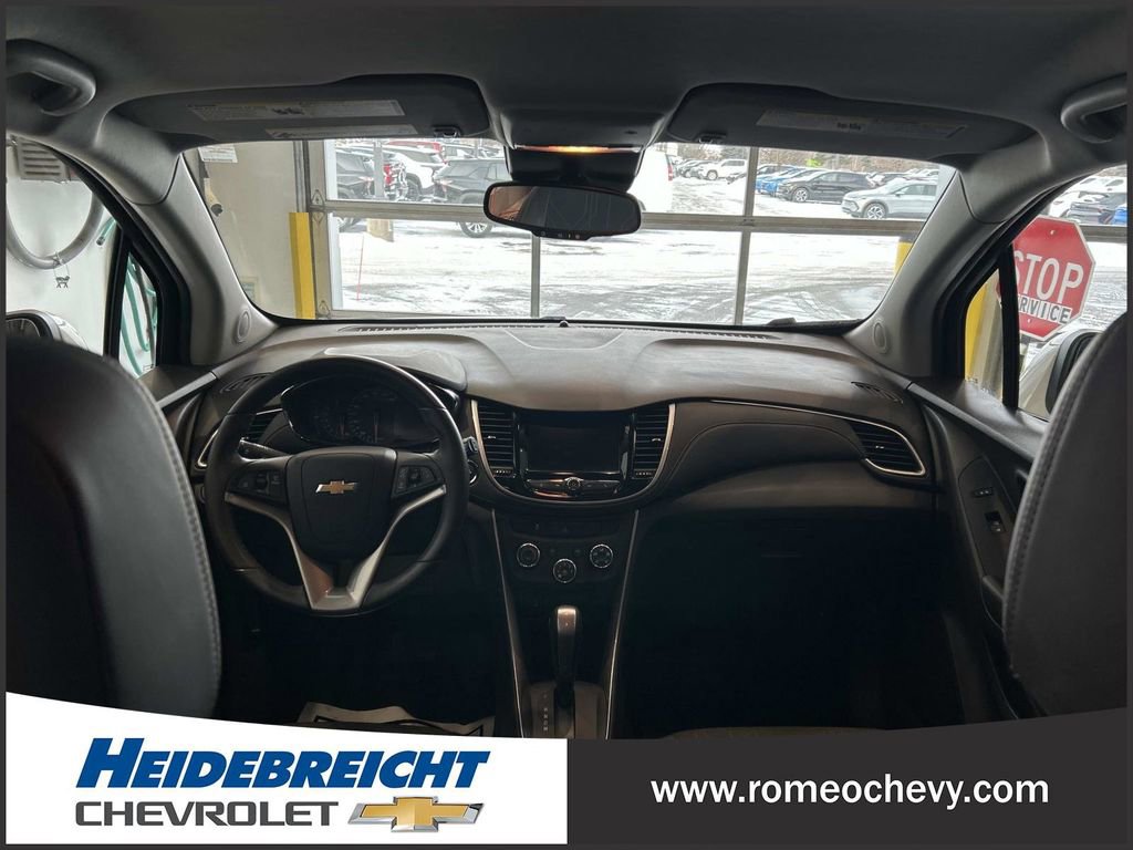 Used 2022 Chevrolet Trax LT w/ LT Convenience Package image 16
