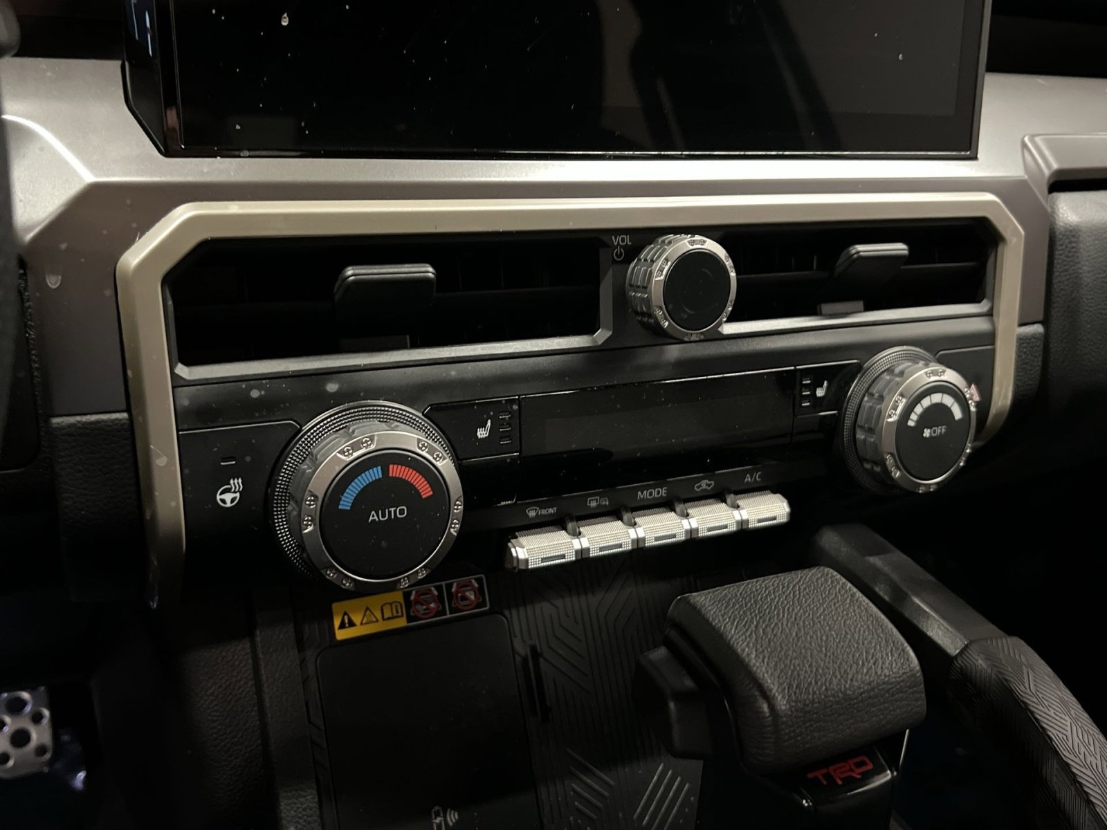 Used 2024 Toyota Tacoma TRD Sport w/ TRD Sport Upgrade Package image 15