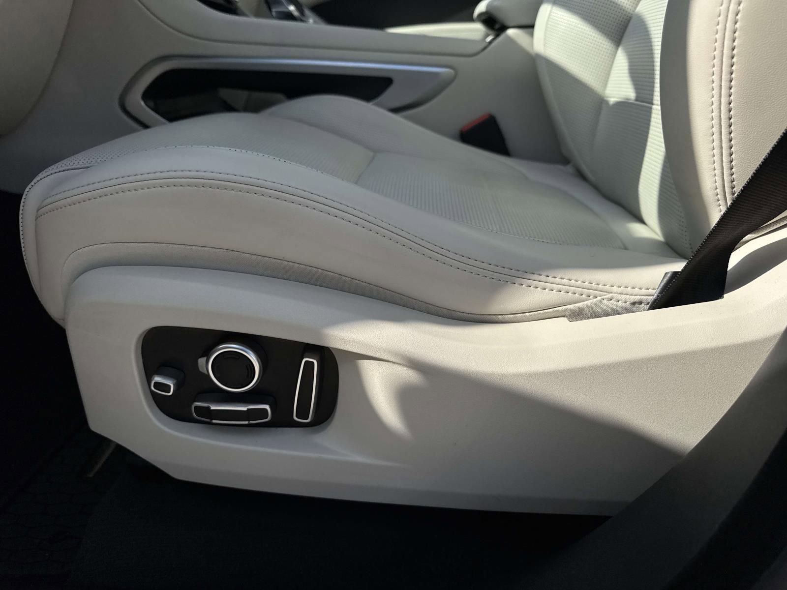 Used 2026 Jaguar F-PACE R-Dynamic S image 17