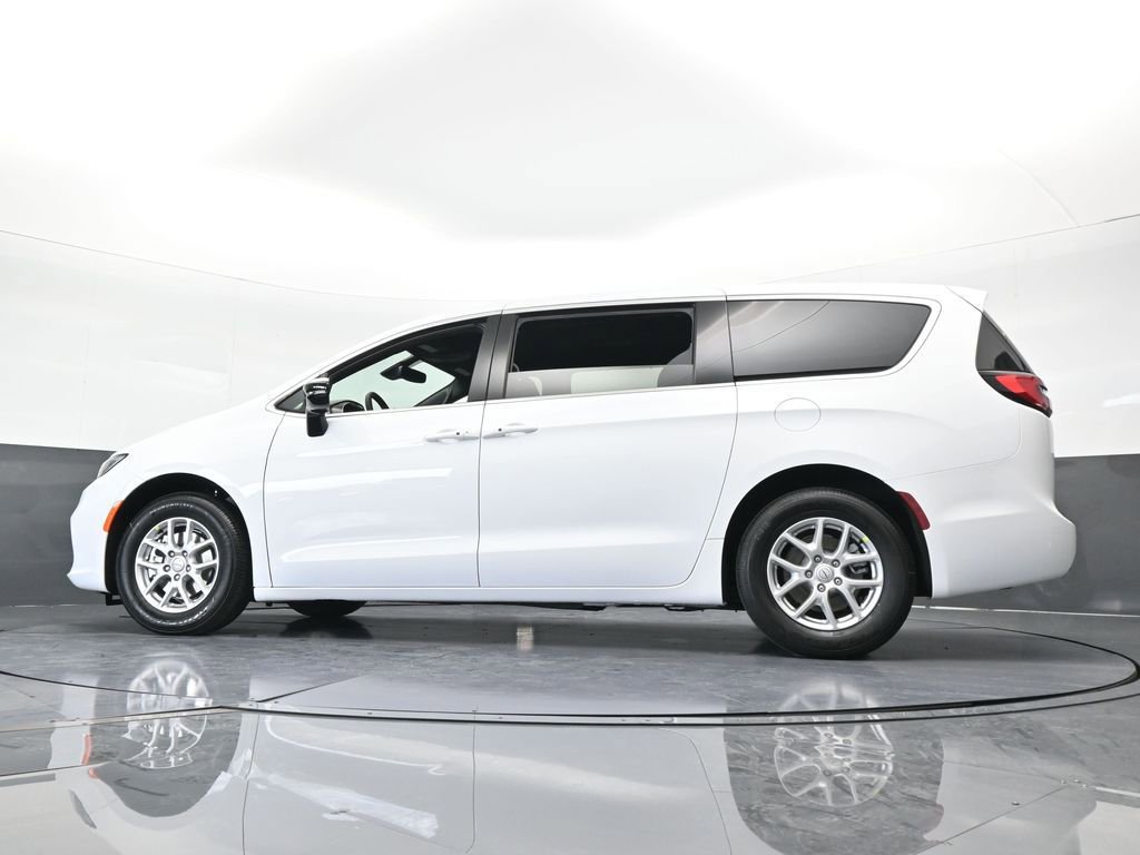New 2026 Chrysler Pacifica Select image 50