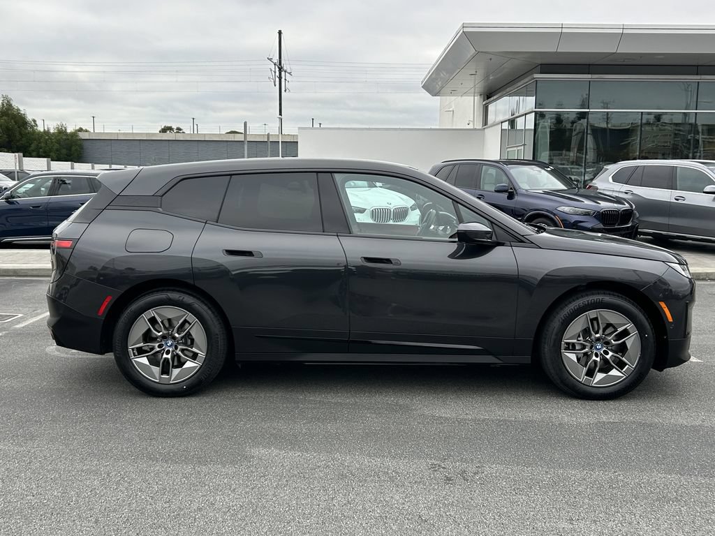 Used 2023 BMW iX xDrive50 AWD/4WD image 6
