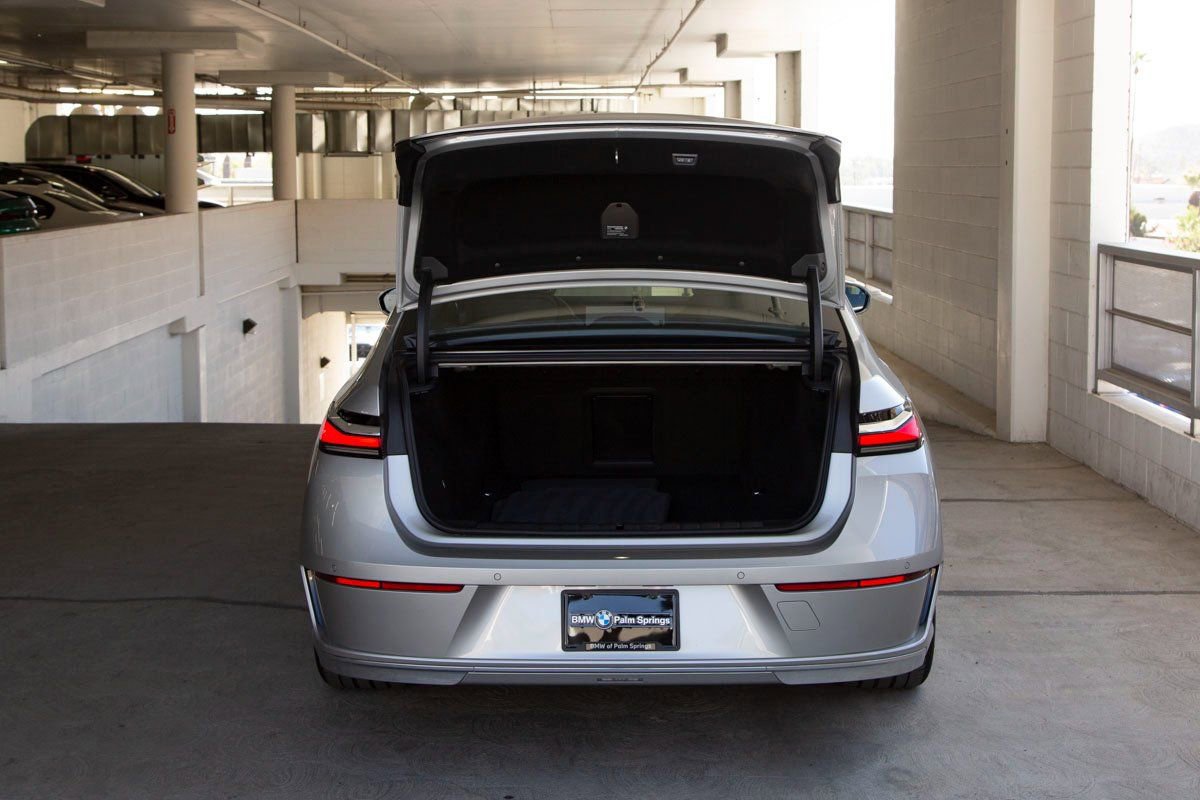 New 2025 BMW i7 xDrive60 image 24