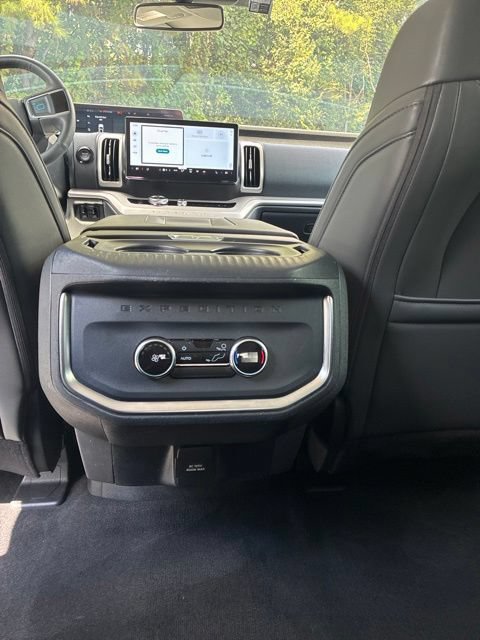 Used 2025 Ford Expedition Active RWD image 7