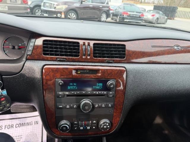 Used 2011 Chevrolet Impala LT w/ Luxury Edition Package image 23