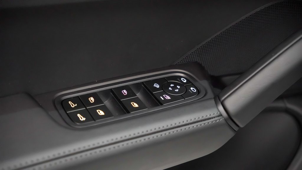 New 2025 Porsche Cayenne Coupe image 23