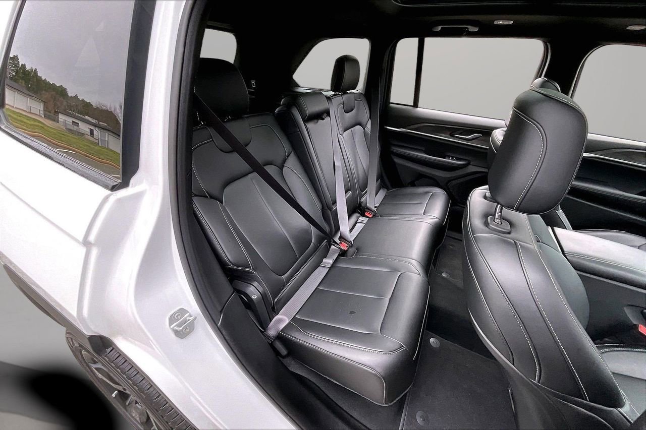 Certified 2025 Jeep Grand Cherokee Limited w/ Black Appearance Package image 26