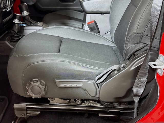 Used 2019 Jeep Wrangler Sport AWD/4WD image 16