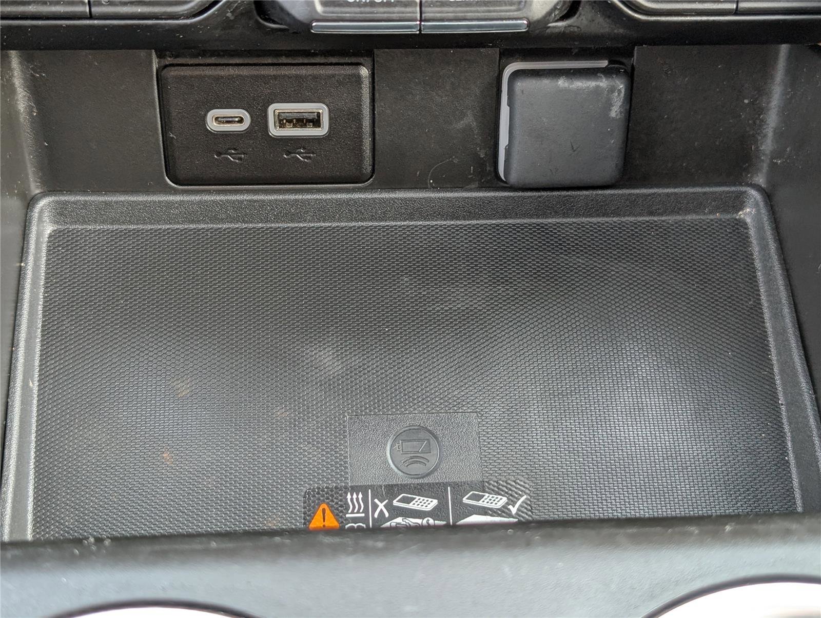 Used 2024 Chevrolet Suburban Z71 AWD/4WD image 29