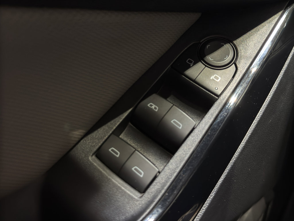 Used 2025 Chevrolet Equinox LT w/ Convenience Package II image 35