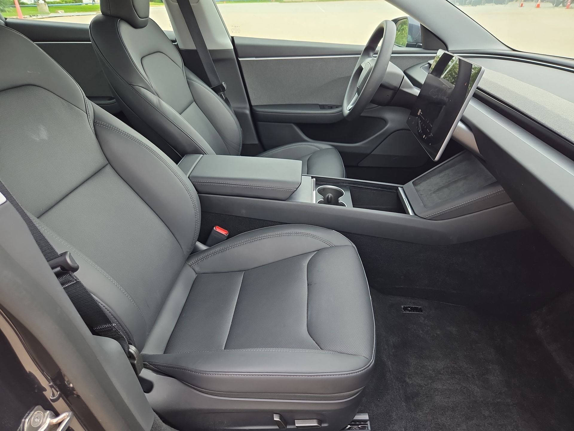 Used 2024 Tesla Model 3 Standard Range RWD image 31