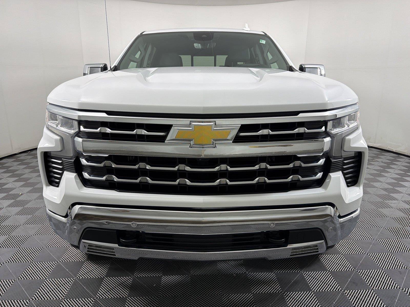 Used 2024 Chevrolet Silverado 1500 LTZ w/ Technology Package AWD/4WD image 2