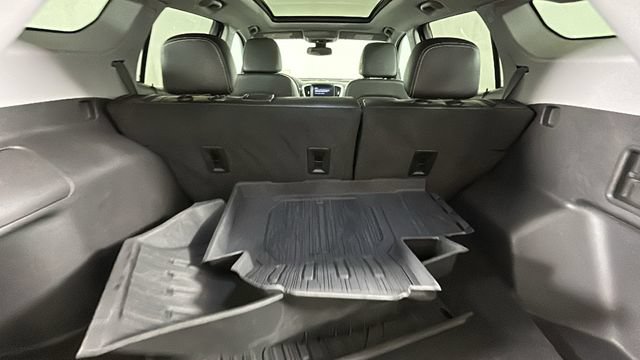 Used 2023 GMC Terrain SLT w/ Infotainment Package II AWD/4WD image 29